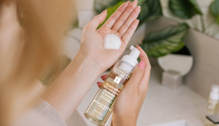 Limpiador 101: ¿Con qué frecuencia debo lavarme la cara?