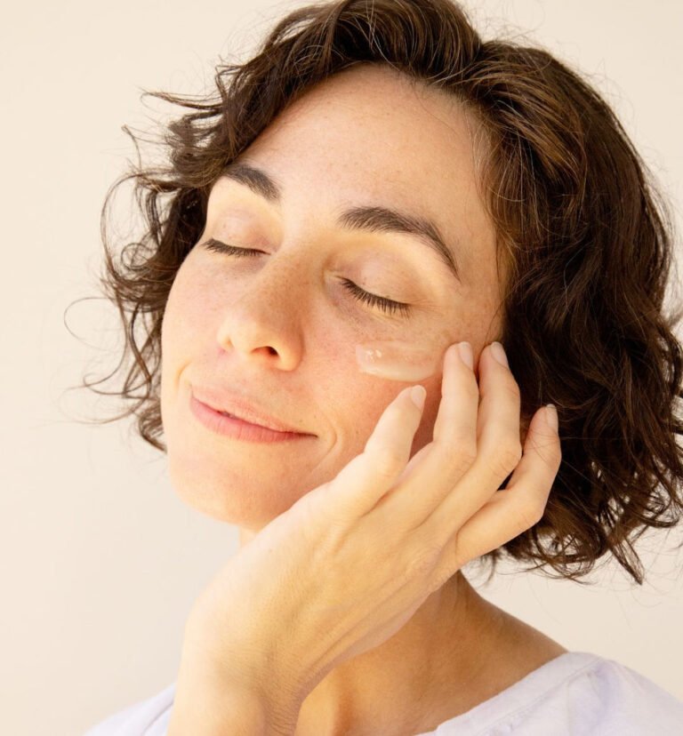 Cómo hacer la transición a una rutina de cuidado de la piel natural con 100% PURE