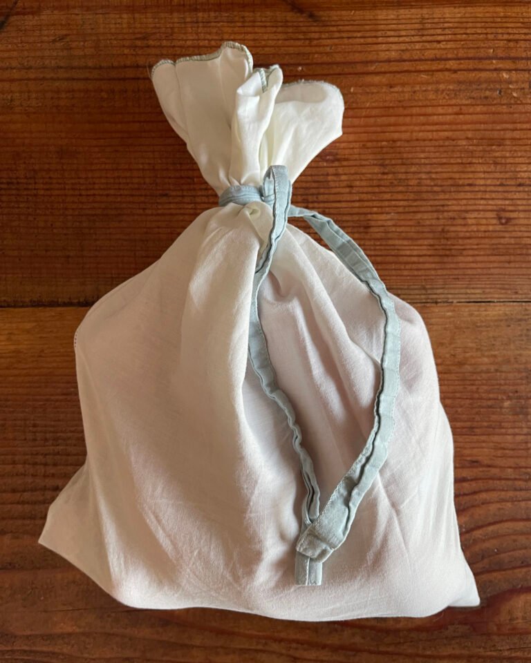 Cómo coser una bolsa de hortalizas con un simple nudo