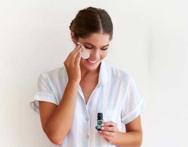 Ácido hialurónico que contiene aceites esenciales