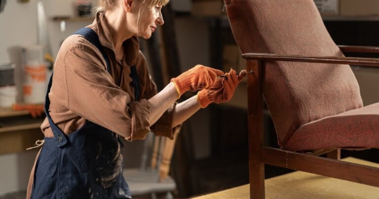 Restaurar artículos encontrados en tiendas de segunda mano a su estado original.