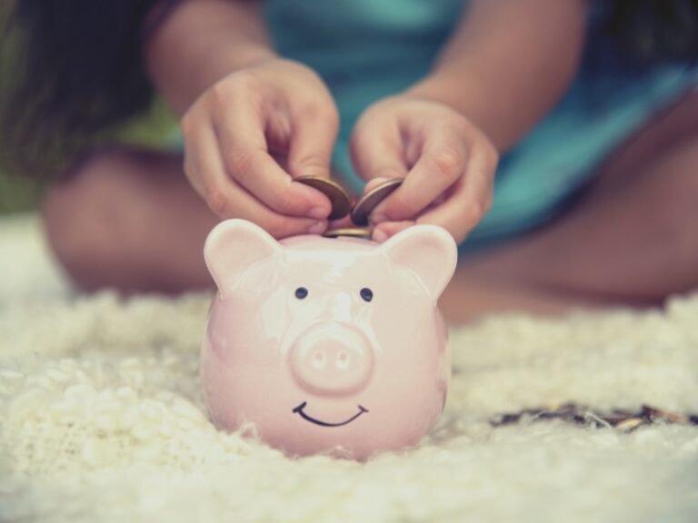 Cómo hablo con mis hijos sobre el dinero y cómo usted también puede criar niños inteligentes con el dinero