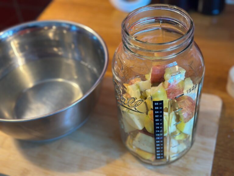 Reducir el desperdicio de alimentos: cómo hacer vinagre de manzana en casa